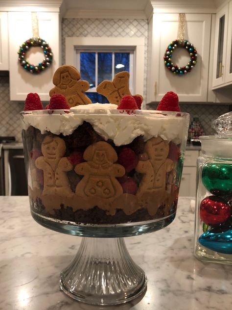 Nutella Gingerbread Men Christmas Trifle, Gingerbread Men, Trifle, Gingerbread Man, Nutella, Gingerbread, Baking, Cake, Christmas