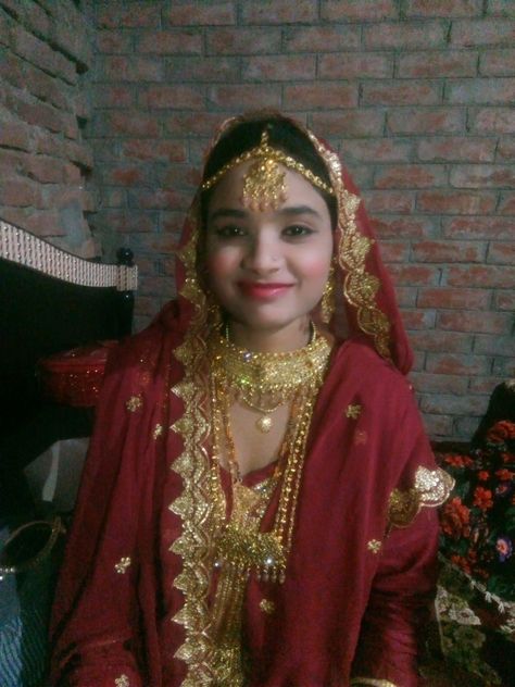 Qurbani Ka Janwar, Bride Photography Poses, Bride Photography, Beautiful Dresses Short, Funny Posters, Matching Couple Outfits, Matching Couple, Couple Images, Cute Love Couple Images