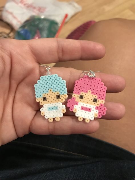 Kiki And Lala Perler Beads, Perler Beads Designs Earrings, Sanrio Pearl Beads Pattern, Kawaii Beads Pattern, Sanrio Melty Beads, Cinnamoroll Perler Beads Small, Pearl Beads Idea, Kawaii Pearl Beads, Perler Beads Ideas Kawaii