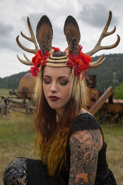 Memento Prairi© 10 Point Antler Jackalope Headdress by idolatre  *What is more important: my jackalope-ness or paying bills! This is just amazing! Jackalope Costume, Haunted Trail, Forgotten Memories, Grass Fields, Flower Headdress, Forest Elf, Unique Hats, Man Ray, Halloween 2024