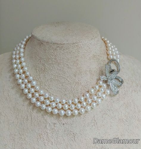 Classic Pearl Necklace, Genuine Pearl Necklace, Bridal Pearl Necklace, Pearl Necklace Designs, Glass Jewellery, Necklace Bridal, Brooch Necklace, Freshwater Pearl Necklace, Freshwater Pearl Necklaces