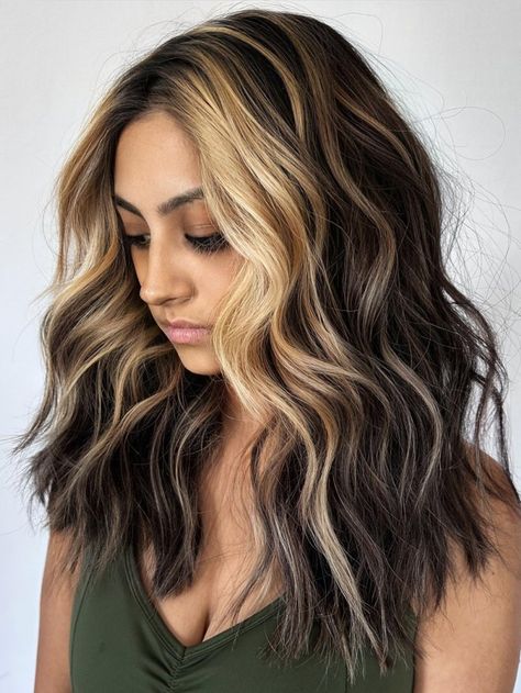 Mahogany Highlights, Bright Blonde Highlights, Highlights Underneath, Chocolate Highlights, Dark Brown Hair With Highlights, Honey Highlights, Beige Highlights, Cinnamon Hair, Light Brown Highlights