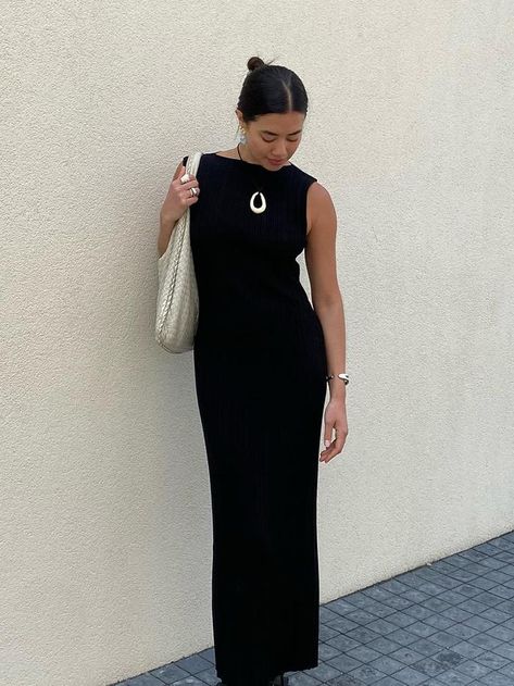 Black Maxi Dress With Flats, Flat Shoes Long Dress, Shoes With Black Maxi Dress, Long Dress With Flats, Shoes To Wear With Long Black Dress, Maxi Dress With Flats, Black Solid Maxi Dress For Workwear, Summer V-neck Maxi Dress For Workwear, Shoes To Wear With Maxi Dress