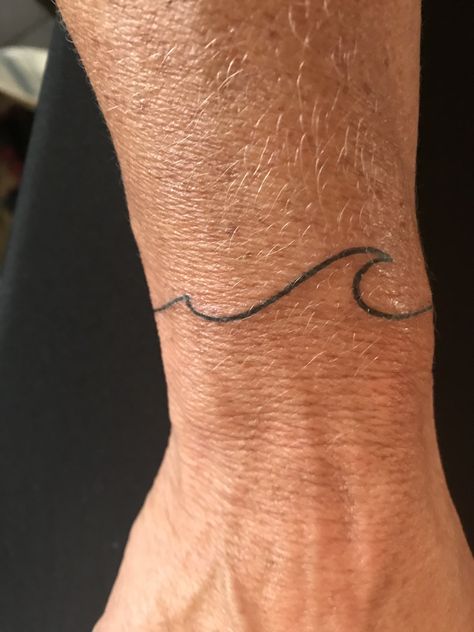 Surfer Tattoo, Wellen Tattoo, Tattoo Band, Surf Tattoo, Tatuagem Masculina Pequena, Simple Tattoos For Guys, 13 Tattoos, Wave Tattoo, Inspiration Tattoos