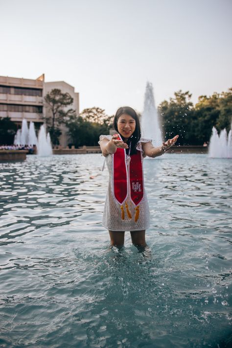 University Of Houston Graduation Photos, University Of Houston Graduation, Manifest Board, Graduation Shoot, College Graduation Photoshoot, Bad Teacher, Grad Pic, Graduation Pics, Graduation Photography Poses