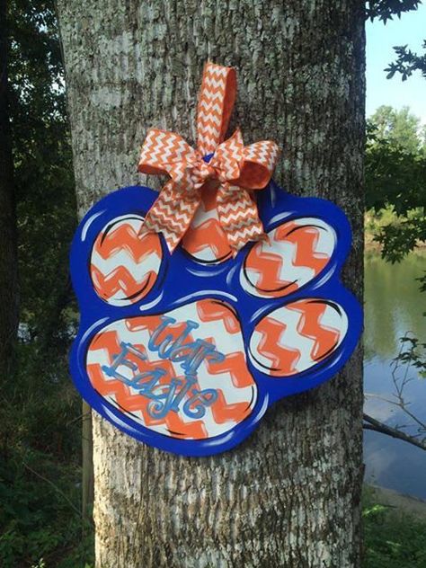 Auburn Paw Door Hanger by WhimsyGirlArt on Etsy, $38.00 Football Door Hangers, Pumpkin Pin, Bird Barn, Burlap Door Hanger, Eagle Painting, Painted Wooden Signs, Burlap Door Hangers, Burlap Projects, Wood Door Hangers