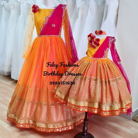 Mom Daughter Lehenga Combo, Mother Daughter Dresses Matching Gown, Kids Half Saree Designs, Mom And Daughter Dress, Mommy Daughter Dresses, Mom Daughter Matching Dresses, New Fashion Saree, Cotton Frocks For Kids, Magam Work