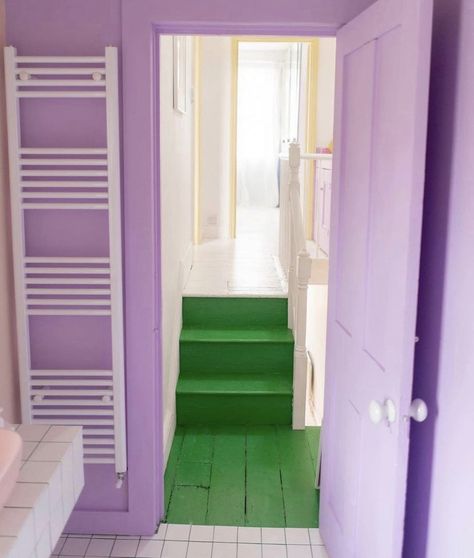 Purple Green Bathroom, Lilac And Green Bathroom, Lilac And Green Interior, Lilac And Green Bedroom, Lilac Tile Bathroom, Pastel Purple Interior, Bathroom Purple Aesthetic, Violet Tiles Bathroom, Lilac Bathroom