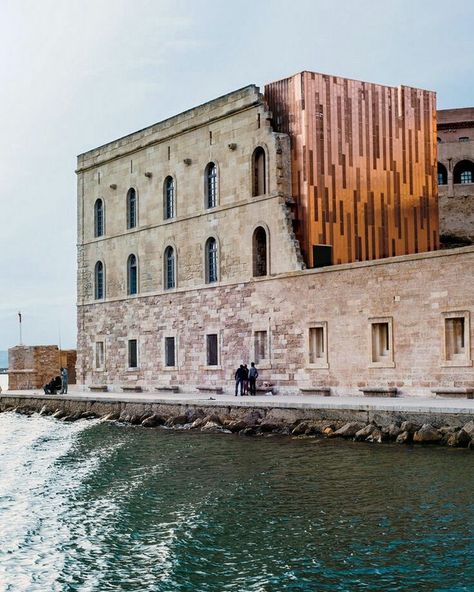 Architecture Renovation, Dune Art, Renovation Architecture, Modern Architecture Building, Genius Loci, New Architecture, Building Renovation, Marseille France, Museum Architecture