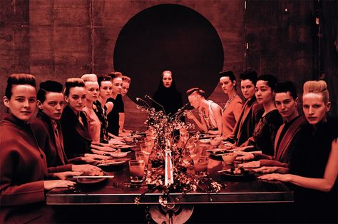 Vogue Italia giugno 2014 The Last Supper Photoshoot, Last Supper Aesthetic, Last Supper Photo, Night Kingdom, Oc Poses, Star Ideas, Human Base, Mystery School, Venice Carnival