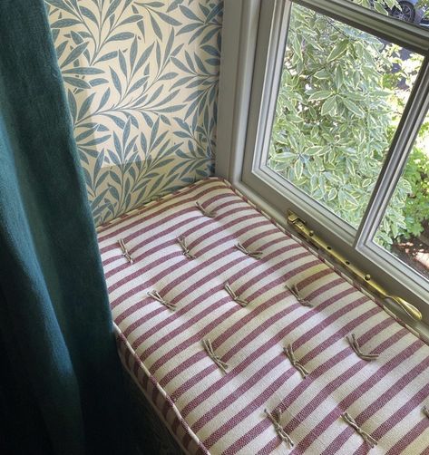 Cute Window, French Mattress, Window Cushion, Window Blinds, Bench Seat, Kitchen Projects, Blinds For Windows, Window Seat, Throwback Thursday