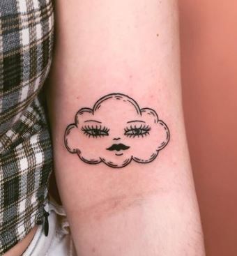 #tattoo #tattoos #arm #armtattoo #cloud #clouds #cloudtattoo #linework #face #cute #cutetattoo #minimal #minimaltattoo #adorable #weather #weathertattoo #kwadron #kwadroncartridges #enduro #london #londontattoo #kingscrossbyyclouds Cloud Face, Tattoos Arm, Face Cute, Cloud Tattoo, London Tattoo, R Tattoo, Face Tattoo, Minimal Tattoo, A Face