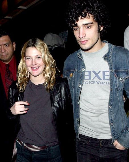 Drew Barrymore & Fabrizio Moretti Tom Green, Gisele Bündchen, The Strokes, Drew Barrymore, Old Love, Saturday Night Live, Celebrity Entertainment, Jennifer Aniston, Best Couple