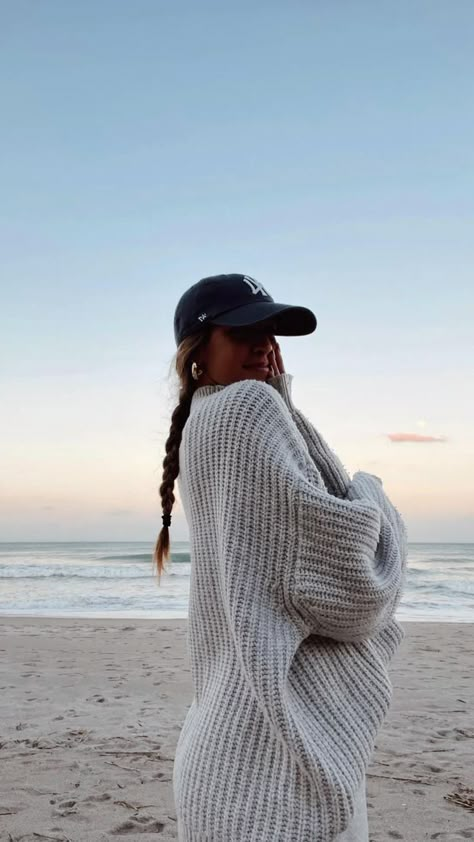 Cold Beach Outfit Winter, Beach Cold Weather Outfit, Cold Beach Day Outfit Winter, Cold Weather Beach Outfit, Cold Beach Day Outfit, Cold Beach Outfit, Winter Beach Outfit, Oregon Trip, Vsco Summer