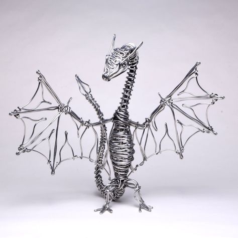 Wire Figures How To Make, Metal Wire Sculpture, Drátěná Socha, Wire Figures, Metal Wire Art, Wire Animals, Chicken Wire Art, Metal Dragon, Art Fil