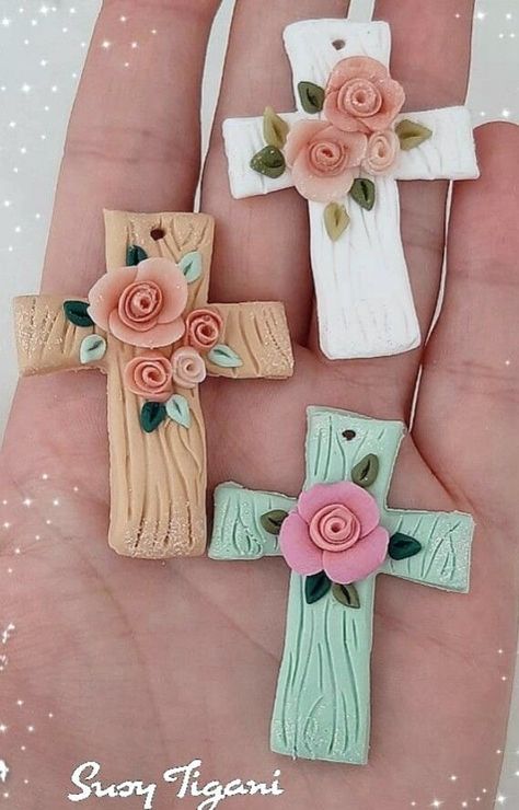 Clay Projects Kids, Clay Cross, Christmas Angel Crafts, Baby Shower Deco, Polymer Clay Flower Jewelry, Gingerbread Decorations, Cross Gift, Paper Mache Art, Clay Crafts Air Dry