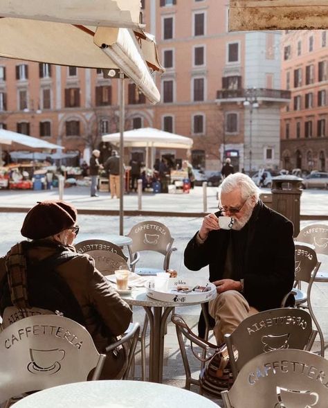 Italy Presentation, Rome Cafe, Old Italian Aesthetic, Coffee In Italy, Old Couple In Love, People Drinking Coffee, Coffee Together, Older Couple, Paris Couple