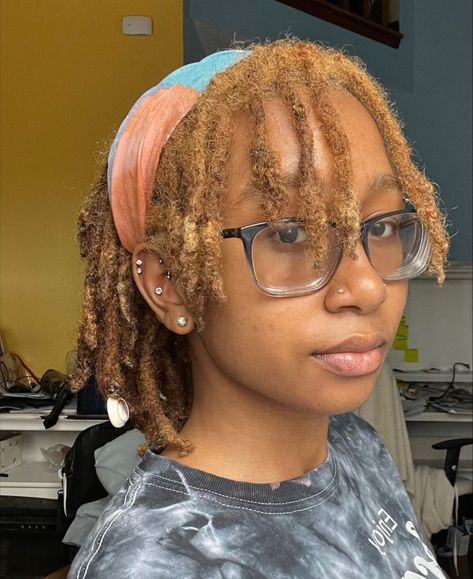 Beanie With Locs, Short Blonde Locs, Locs With Glasses, Black Women With Glasses, Loc Aesthetic, Blonde Locs, Women With Glasses, Messy Locs, Loc Goddess