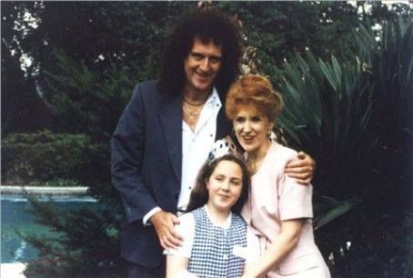 Brian with his Daughter Emily & Anita Brian May And Anita Dobson, Anita Dobson, Queen Guitarist, Queen Brian May, Emily May, Best Guitarist, Pop Queen, Queen Photos, Queen Freddie Mercury