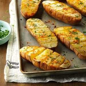 Scored Potatoes, Vegetarian Bake, Potato Sides, Potato Side Dishes, Potato Wedges, Baked Potatoes, Potatoes Recipe, Potato Dishes, Side Recipes