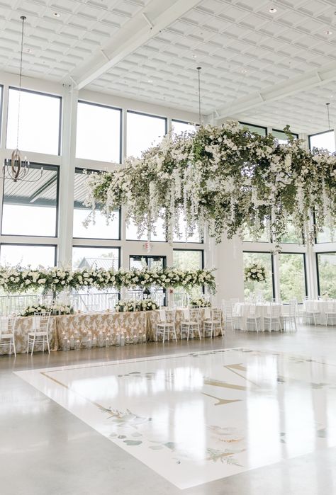 White And Greenery Wedding Decor, White Flowers Wedding Decor, Green And White Wedding Reception, Green And White Wedding Decor, Green White And Gold Wedding, Courthouse Dress, Over The Top Wedding, White Greenery Wedding, White Garden Wedding