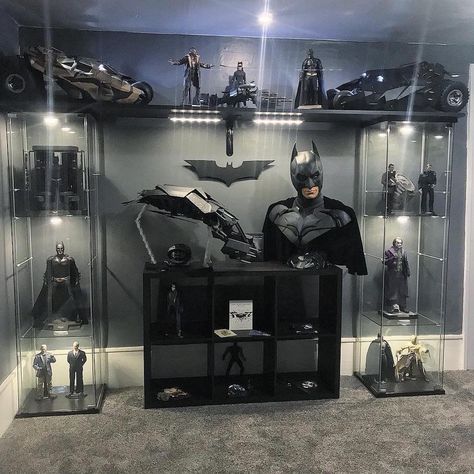 Batman Display Ideas, Batman Collection Display, Batcave Room, Comic Book Rooms, Comic Room, Batman Room, Hulk Superhero, Thor Avengers, Nerd Room