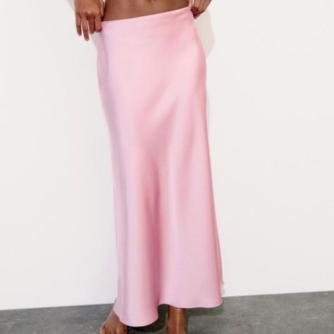 New With Tag Zara S/S 2024 Collection Midi Skirt Made Of Satin Effect Fabric. High Elastic Waist. Mid-Pink 5427/453 Outer Shell 97% Polyester 3% Elastane Clothing Care Guide: Machine Wash Max. 30c/86f Delicate Cycle Do Not Use Bleach / Whitener Iron Maximum 110c/230f Tetrachloroethylene Dry Clean Do Not Tumble Dry Pink Satin Skirt, Black Skirt Outfits, Pink Maxi Skirt, Pink Maxi, Zara Skirts, Satin Skirt, Clothing Care, Pink Shirt, Pink Silk