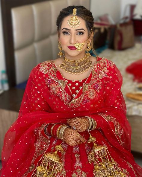 Bridal Suits Punjabi, Latest Bridal Lehenga, Wedding Pose, Punjabi Bride, Bridal Lehenga Collection, Wedding Day Makeup, Indian Bridal Lehenga, Bride Outfits, Bridal Outfit