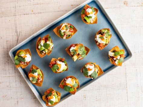 Wonton Taco Cups Recipe | Ree Drummond | Food Network Pioneer Woman Appetizer, Pioneer Woman Appetizers, Wonton Taco Cups, Taco Cups Recipe, Wonton Tacos, Taco Cups, Wonton Cups, Won Ton, Pioneer Woman Recipes