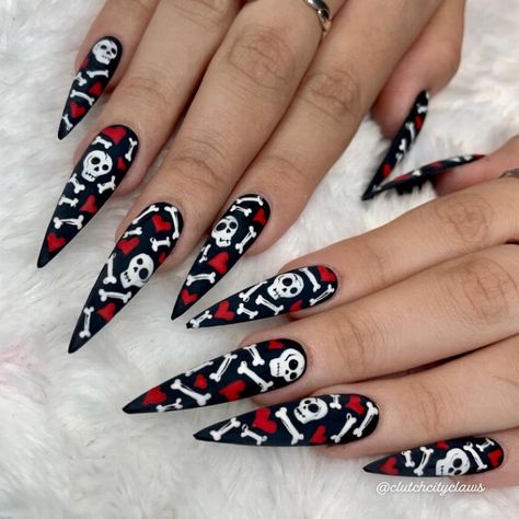 This V-day Nail Set by @clutchcityclaws is giving Y2K Myspace background and we love it!! 💀❤️💀❤️💀❤️ ↓↓ : ★ TOOFAST.COM ★⁠ : : ★ #houstonnails #houstonnailtech #dopenailgalleria #texasnails #nailedit #nails #nailart #nailsofinstagram #naildesigns #houston #nailpro #gelx #naildesign #nail #nailsaddict #nailsmagazine #nailsoftheday #nails2inspire #nailstagram #nailartist #nailporn #nailstyle #nailsofhouston #instanails #claws #blingnails #chromenails #nailsoftexas #tsrclawz Y2k Myspace, Valentines Skull, Pirate Nails, Hearts And Bones, 2022 Nails, Sharp Claws, Spooky Nails, Witch Nails, Skull Nails