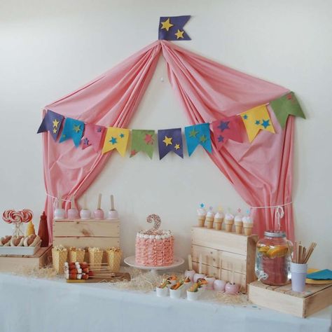 Circus Birthday Party Decorations, Circus Birthday Party Ideas, Vintage Carnival Party, Circus 1st Birthdays, Circus Birthday Party Theme, Carnival Birthday Party Theme, Circus Carnival Party, Carnival Themed Party, Circus Birthday Party