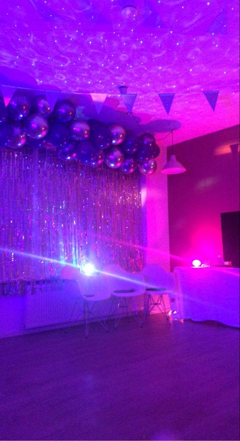 Led Lights Birthday Decor, Y2k Club Birthday Party, Nightclub Birthday Party, 16 Birthday Party Outfits, Euphoria New Years Party, Big 16 Birthday Party Ideas, Birthday Party Ideas Euphoria, Lit Birthday Party Ideas, Y2k Birthday Ideas