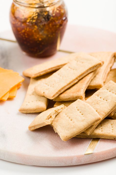 Easy Homemade Peanut Butter Crackers https://www.cupcakeproject.com/peanut-butter-crackers/ Homemade Ritz Crackers, Sorghum Recipes, Ritz Cracker Recipes, Peanut Butter Crackers, Gluten Free Graham Crackers, Butter Crackers, Homemade Graham Crackers, Sorghum Flour, Homemade Peanut Butter