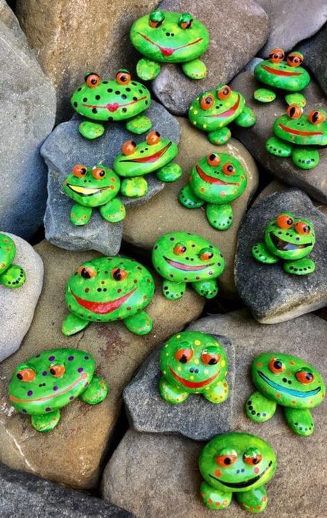 Frog Rock, Pebble Garden, Non Toy Gifts, Hilarious Photos, Art & Craft Paint, Painted Rocks Diy, Garden Art Sculptures Diy, Garden Artwork, Handmade Beauty Products