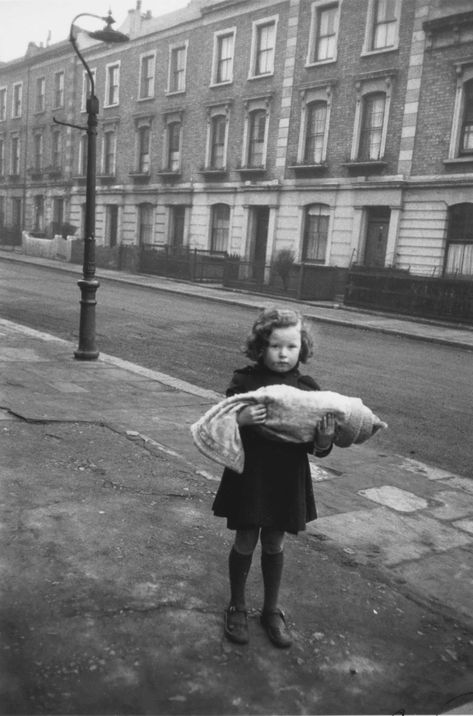 Robert Frank (B. 1924) London, 1951–1952 Robert Frank Photography, Roger Mayne, Most Famous Photographers, Berlin Photos, Robert Frank, Robert Doisneau, Robert Mapplethorpe, Henri Cartier Bresson, The Americans