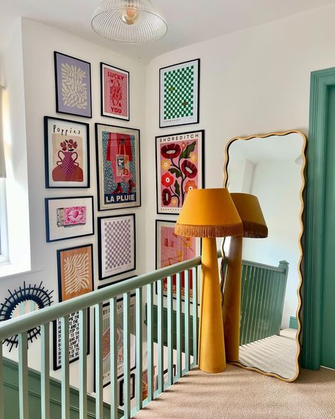 Inredning • Instagram Landing Gallery Wall, Pink And Green Kitchen, Painted Stair Railings, Stairs And Hallway Ideas, Pink Hallway, Hallway Panelling, Hallway Makeover, Green Hallway, Pastel Home Decor