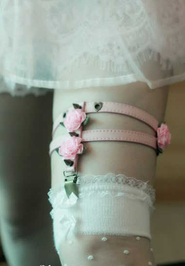 idea pierna ortopedia Leg Choker, Choker Aesthetic, Cute Asian Fashion, Leg Garter, Pastel Goth Fashion, Hair Color Pastel, Grunge Hair, Creepy Cute, Beautiful Lingerie