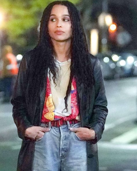 Zoë Kravitz on Instagram: “This is one of the first pictures of @zoeisabellakravitz on the set of High Fidelity. I’m so excited for this series and I can’t wait to…” High Fidelity Outfits, Zoe Kravitz High Fidelity, Zoe Kravitz Braids, Zoe Kravitz Style, Zoe Isabella Kravitz, Badass Style, Zoe Kravitz, High Fidelity, Her Style