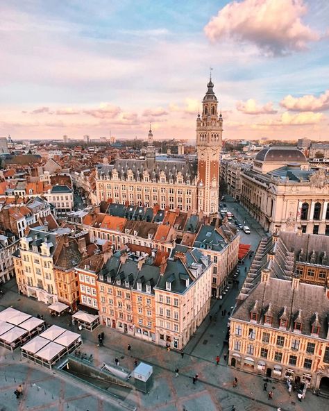 Lille : La Chambre de Commerce et son beffroi vus du haut de la grande roue Isla Verde Puerto Rico, Lille France, Voyage Europe, Travel Reading, Wonderful Picture, City Trip, France Paris, City Travel, France Travel