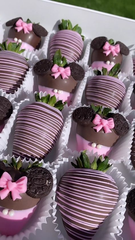 Bee Strawberries Chocolate, Minnie Mouse Strawberry Covered, 6 Chocolate Covered Strawberries, Minnie Mouse Chocolate Strawberries, Chocolate Covered Strawberries Business Name Ideas, Disney Chocolate Covered Strawberries, Girly Strawberries, Minnie Mouse Strawberries, Cute Chocolate Covered Strawberries