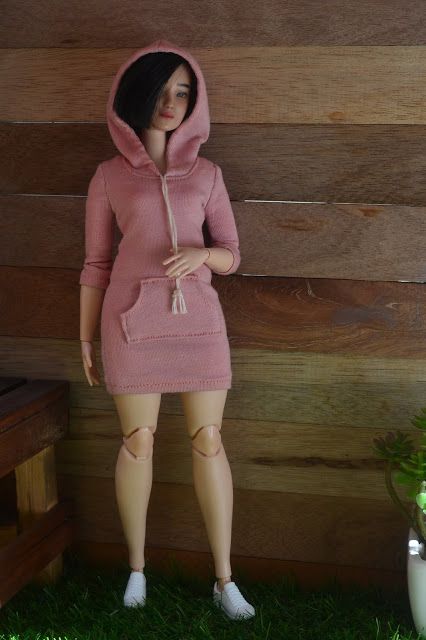 atelierniSHASHA: How-to: Hoodie Dress for Curvy Dolls Barbie Hoodie Pattern, Curvy Barbie Clothes, Miniature Clothes, Accessoires Barbie, Sewing Barbie Clothes, Pattern Hoodie, Barbie Top, Diy Barbie Clothes, Barbie Dolls Diy