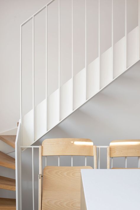 White Steel Balustrade, White Metal Stair Railing, Modern Staircase Railing Unique, Stair Case Railing, French Staircase, Modern Staircase Railing, Contemporary Balcony, U Shaped Staircase, Metal Stair Railing