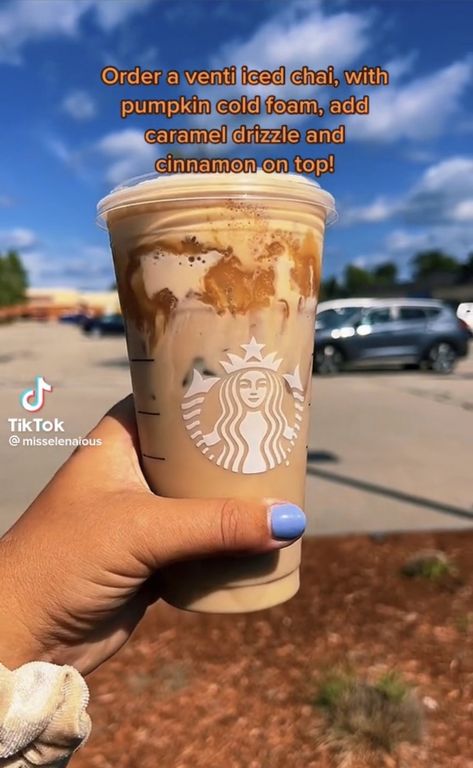 Pumpkin Iced Coffee Starbucks Order, Pumpkin Drinks Starbucks, Starbucks Drinks Videos, Starburst Drink, Pumpkin Cold Foam, Starbucks Fall Drinks, Starbucks Holiday Drinks, Pumpkin Spice Drinks, Cold Starbucks Drinks