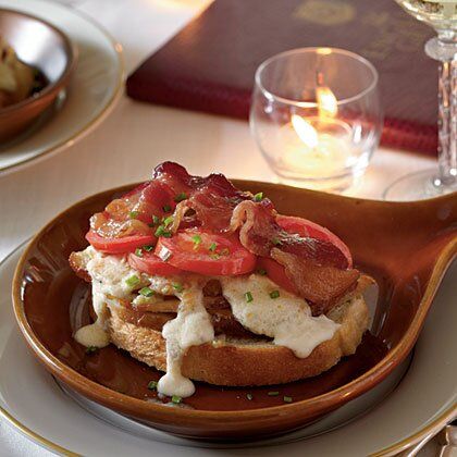 Kentucky Hot Browns Kentucky Hot Brown Bake, Kentucky Hot Browns, Hot Browns, Kentucky Hot Brown, Southern Living Recipes, Brown Recipe, Hot Brown, Open Faced Sandwich, Hot Sandwich