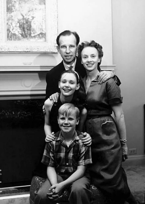 Jessica Tandy, Hollywood Couples, Hollywood Actors, Classic Beauty, Hollywood Stars, Classic Hollywood, Old Hollywood, 21st Century, Cool Photos