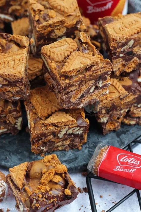 Biscoff Tiffin! - Jane's Patisserie Honeymoon Slice Traybake, Mincemeat Bars Recipe, Chocolate Traybake, Apple Slice Recipe, Recipes Cheesecake, Fridge Cake, Biscoff Recipes, Janes Patisserie, Biscoff Biscuits