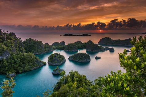 15 Breathtaking Photos of Raja Ampat, Indonesia Best Countries To Visit, Australia Tourism, Raja Ampat, Best Vacation Spots, Jimbaran, Countries To Visit, Denpasar, Top Travel Destinations, Seminyak