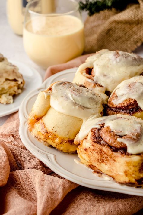 Eggnog Baked Goods, Easy Fluffy Eggnog Cinnamon Rolls, Glazed Eggnog Bread, Christmas Cinnamon Rolls, Eggnog Icing, Recipe Cinnamon Rolls, Egg Nogg Recipe Homemade Eggnog, Eggnog Cinnamon Rolls, Fluffy Rolls