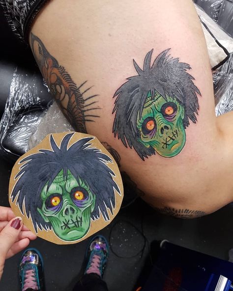 Horror Sibling Tattoos, Halloween Knee Tattoo, Billy From Hocus Pocus, Disney Halloween Tattoos, Billy Hocus Pocus, Goosebumps Tattoo, Hocus Pocus Nails, Hocus Pocus Tattoo, Horror Sleeve