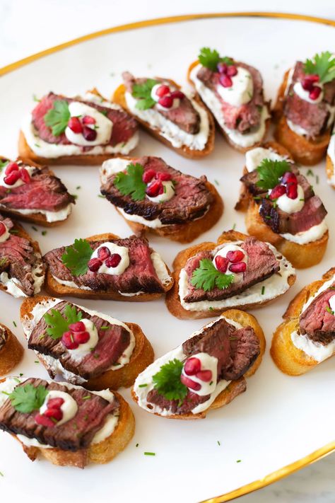 Beef Tenderloin Crostini Appetizer Beef Tenderloin On Baguette, Pork Tenderloin Crostini, Tri Tip Crostini, Prime Rib On Crostini, Mini Steak Sandwiches, Prime Rib Appetizer Parties, Filet Crostini Appetizers, Beef Tenderloin Sandwiches Parties, London Broil Appetizer